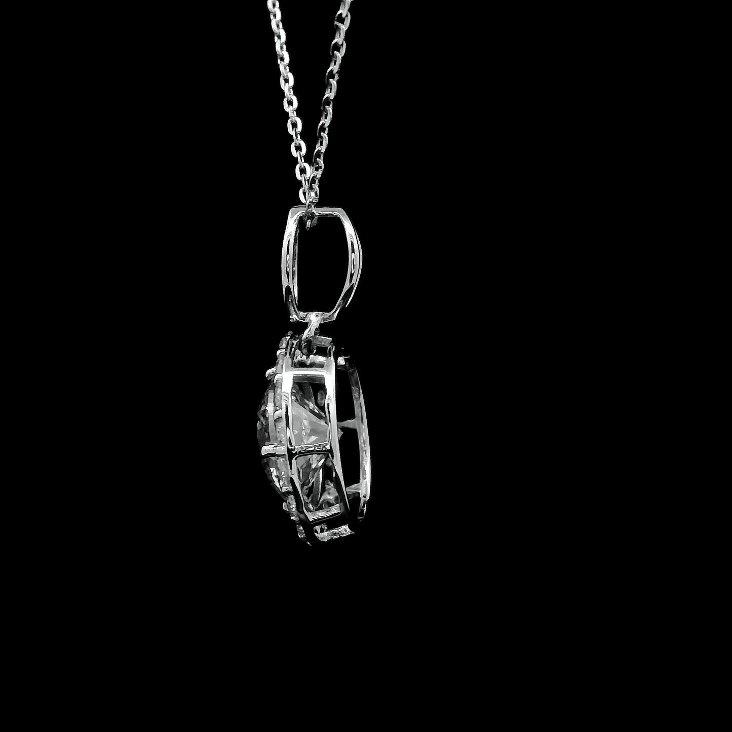 2.20 Carats Lab Grown Diamond 14K Gold Pendant
