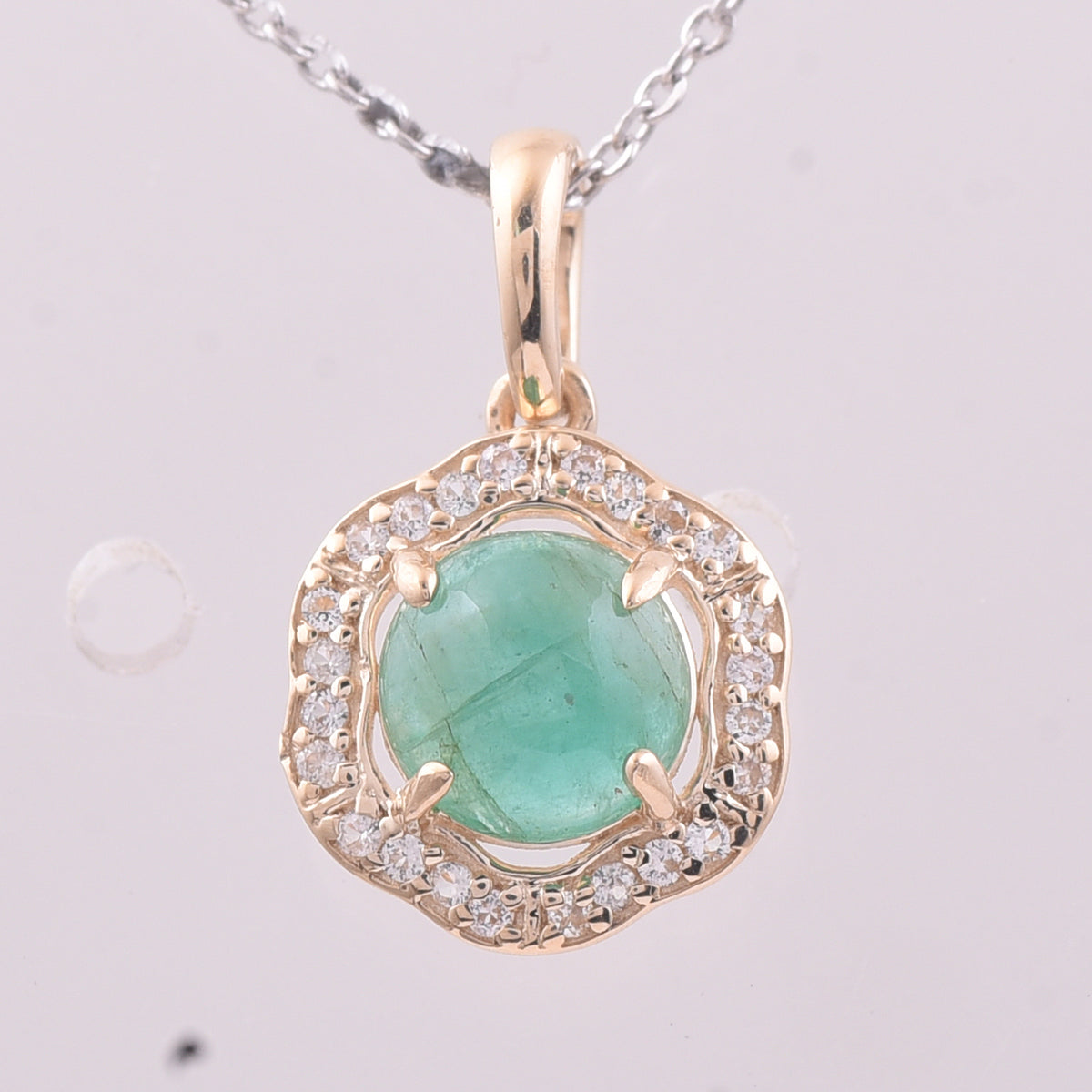 0.79 Ct Round Emerald 9K Gold Pendant