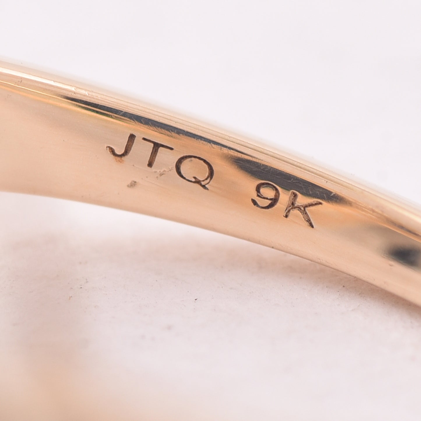 6.30 Ct Oval Sapphire 9K Gold Ring