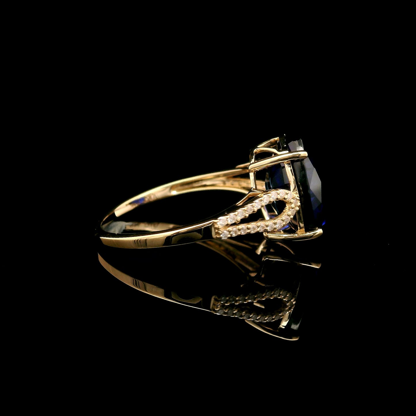 6.22 Ct Oval Mixed Cut Lab Grown Sapphire 14K Gold Ring