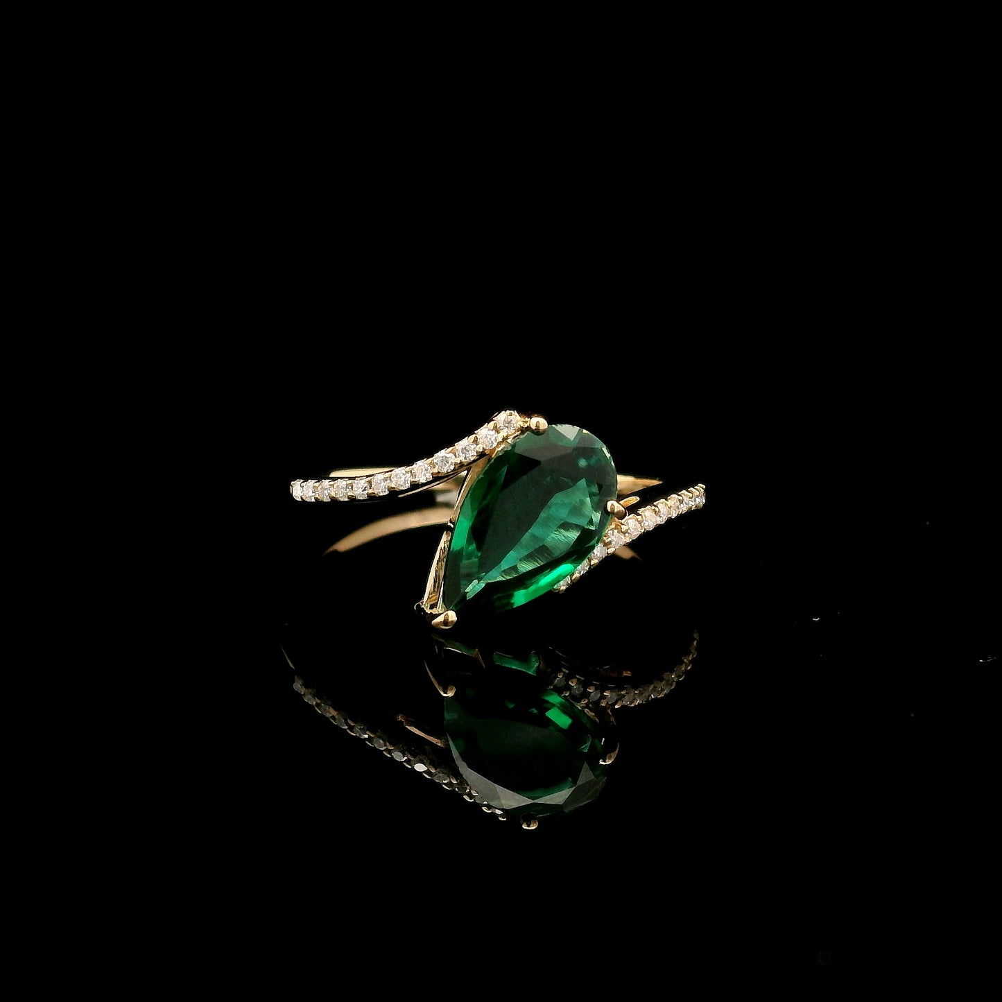 1.09 Ct Pear Mixed Cut Lab Grown Emerald 14K Gold Ring