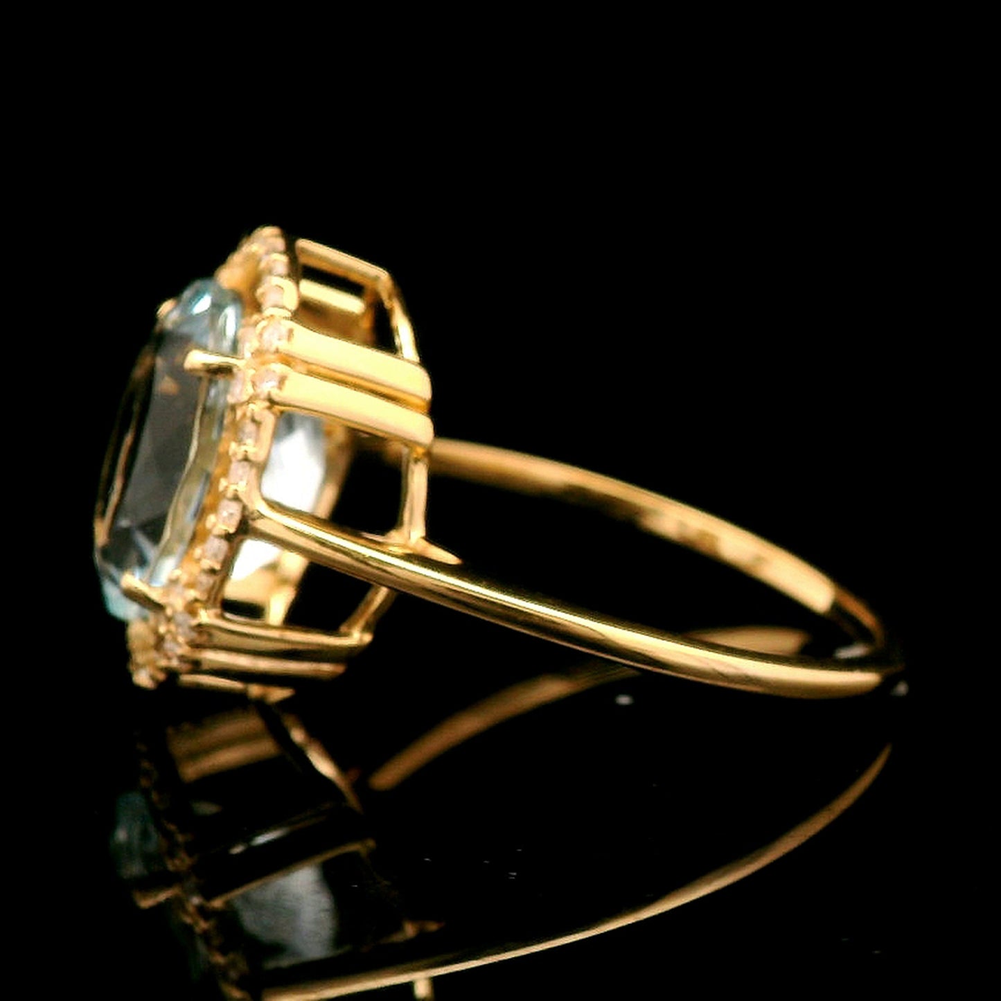 1.39 Ct Oval Natural Aquamarine 14K Gold Ring