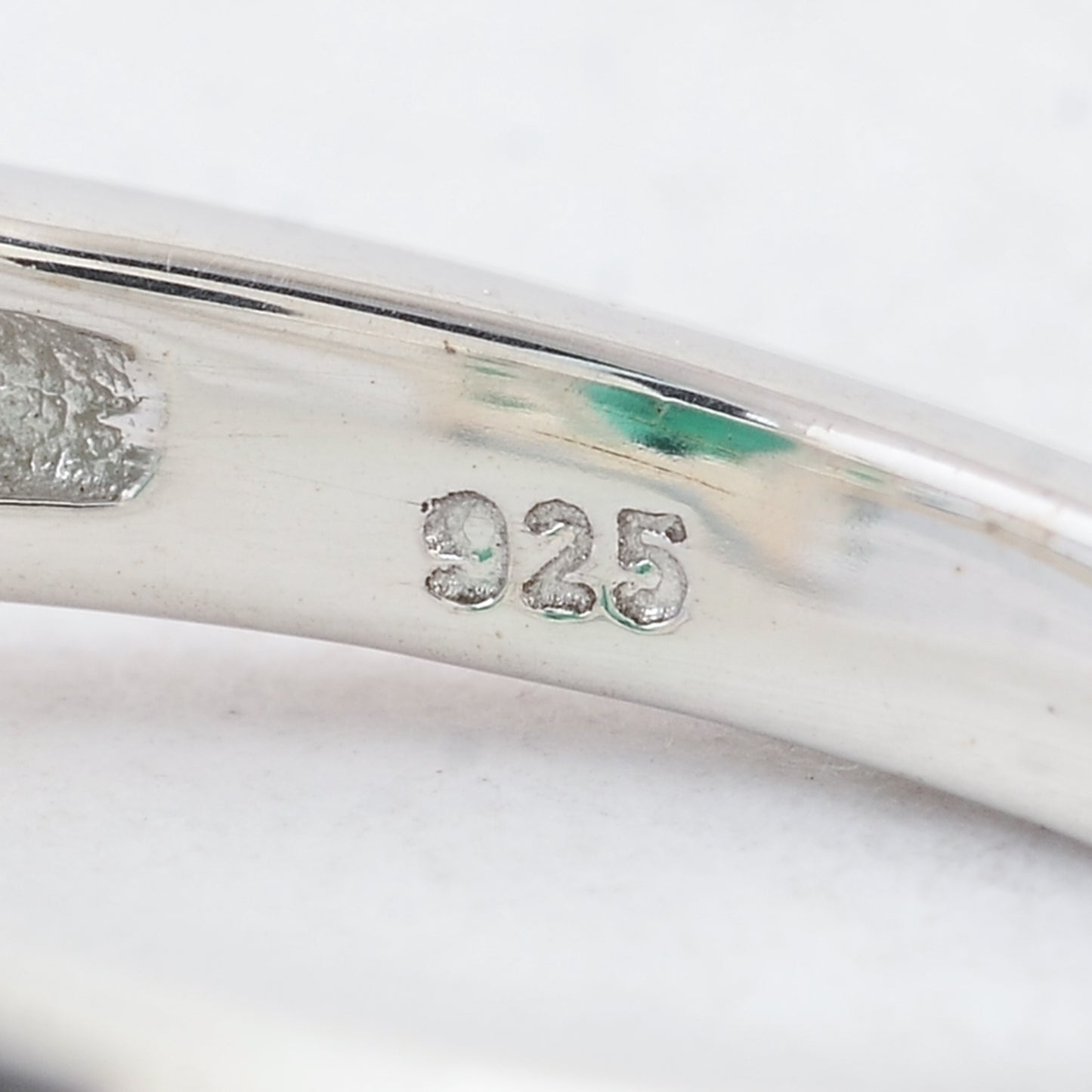 2.52 Ct Oval Created Glass Emerald 925 Sterling Silver Ring