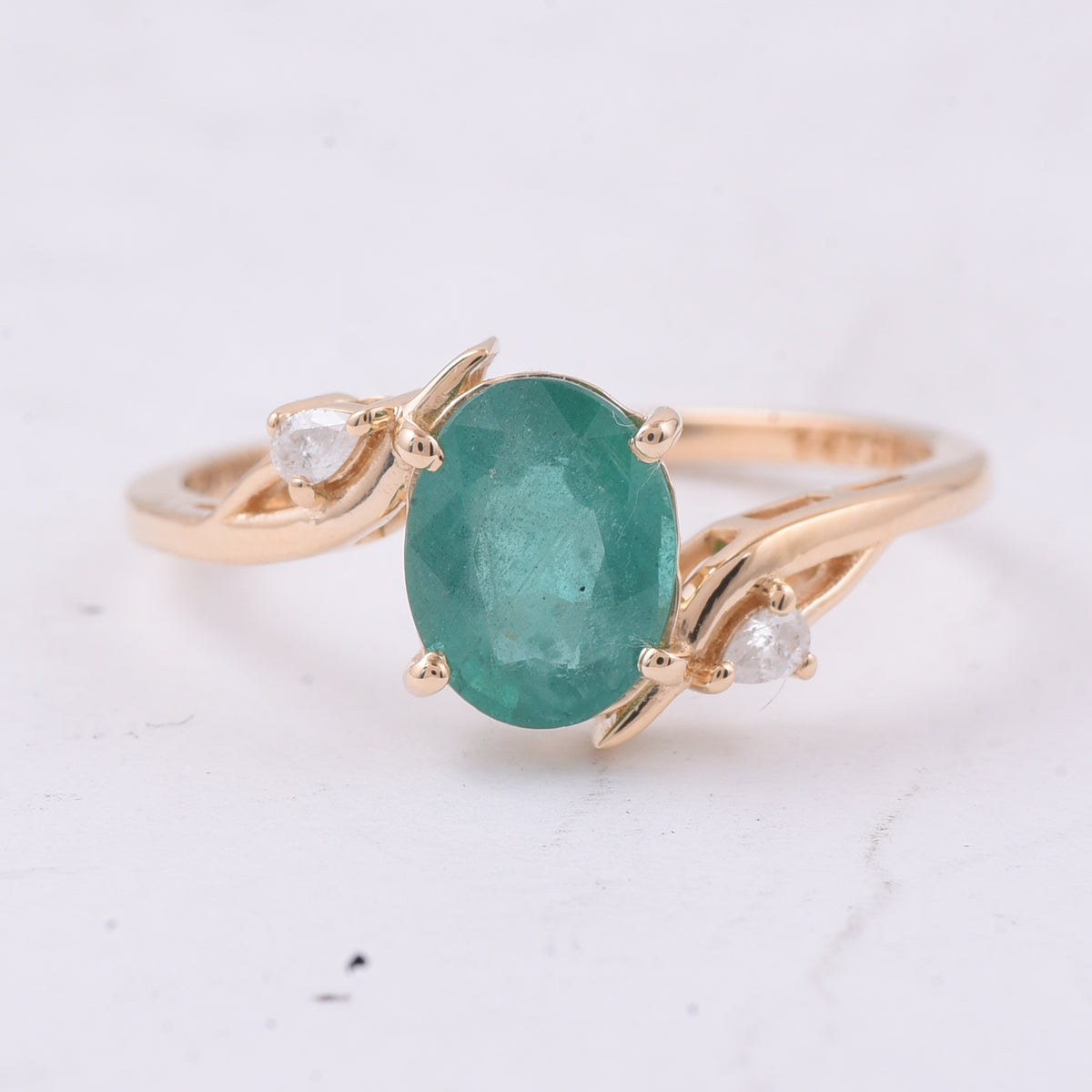 1.53 Ct Oval Natural Emerald 14K Gold Ring