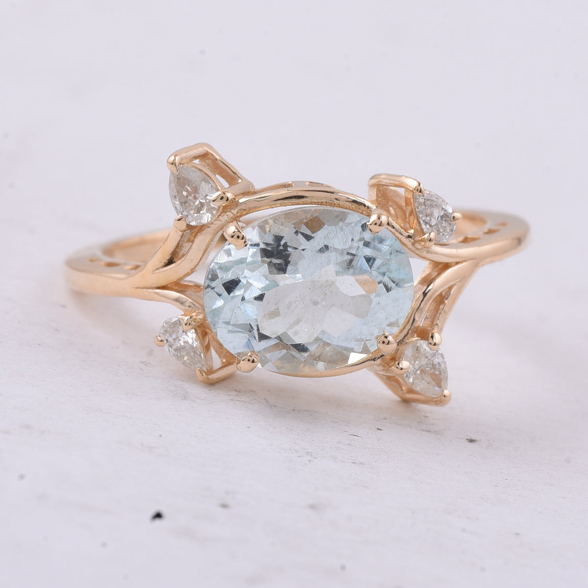 2.05 Ct Oval Natural Aquamarine 14K Gold Ring