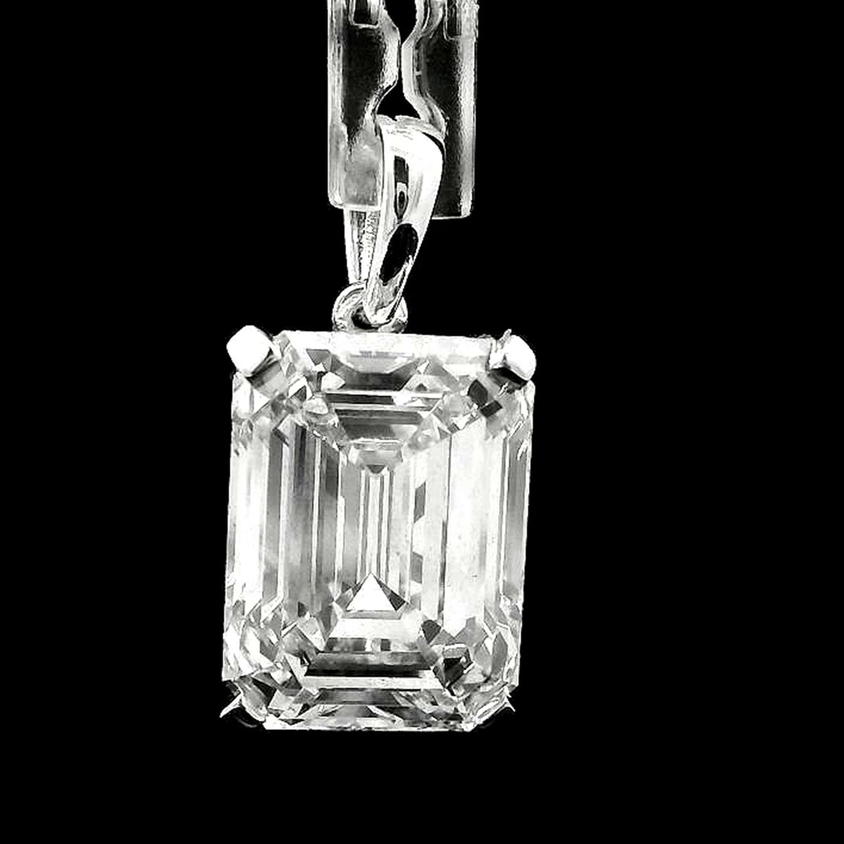 4.97 Carats Lab Grown Diamond 14K Gold Pendant