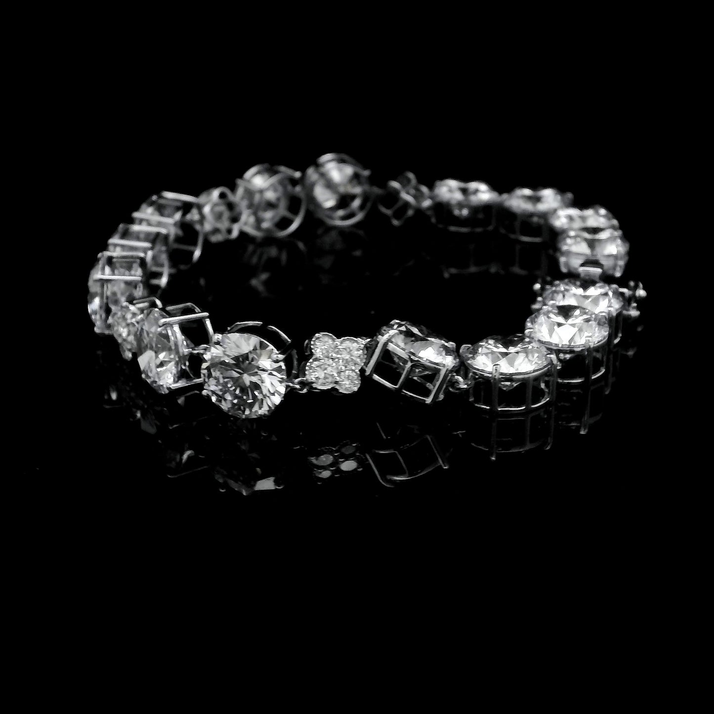 31.93 Ct Round Lab Grown Diamond 14K Gold Bracelet