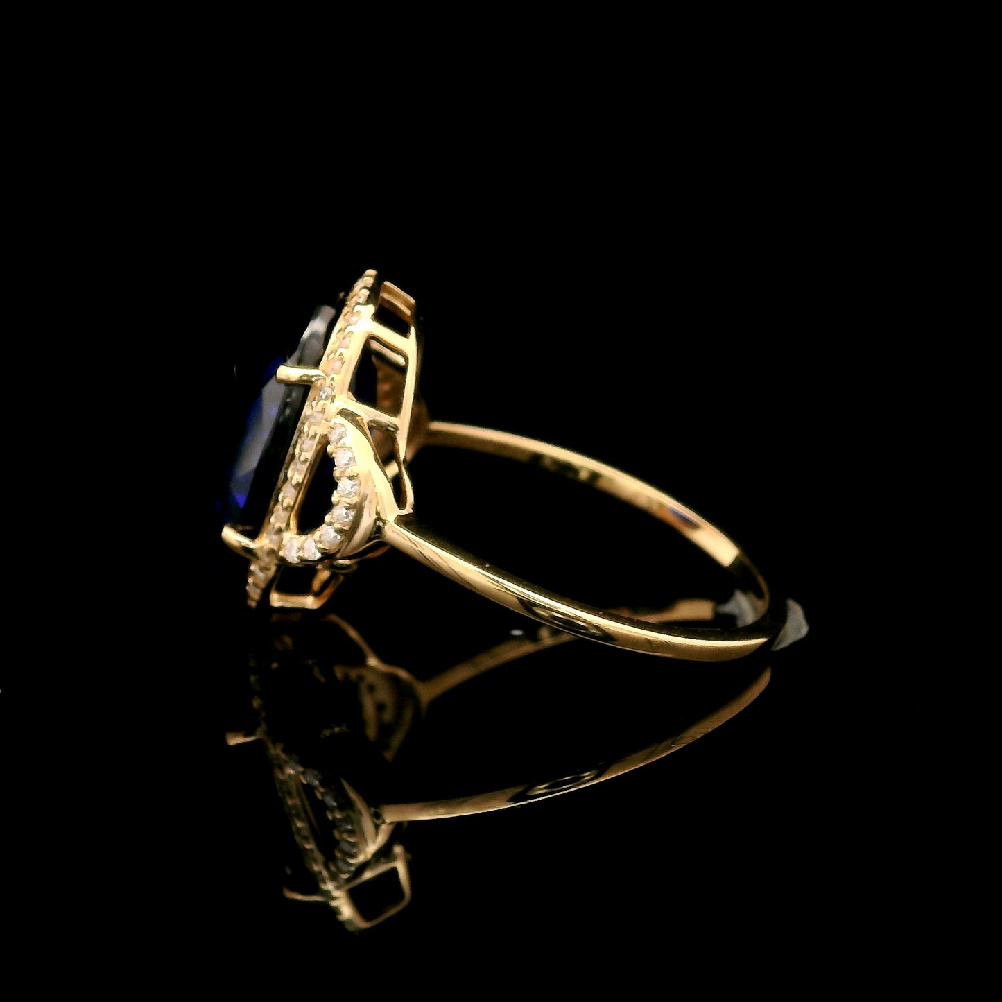 5.67 Ct Oval Mixed Cut Lab Grown Sapphire 14K Gold Ring