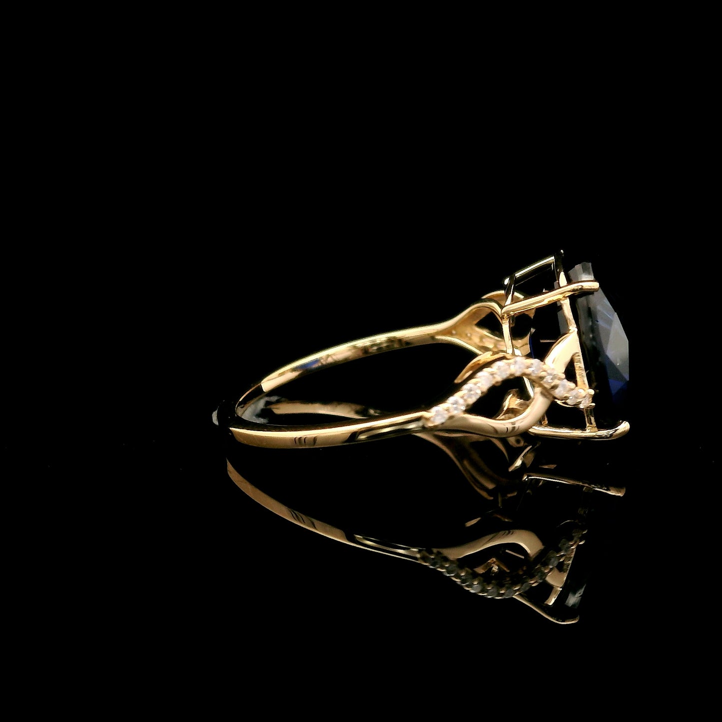 6.41 Ct Oval Mixed Cut Lab Grown Sapphire 14K Gold Ring
