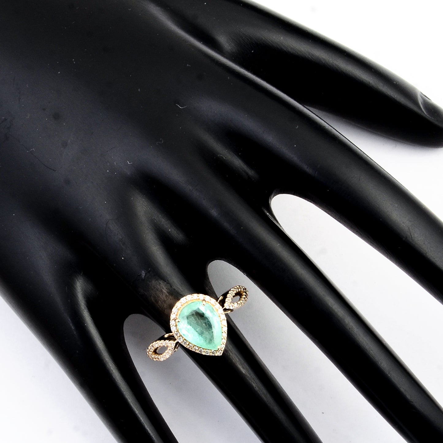 1.93 Carats Natural Beryl Emerald 14K Gold Ring