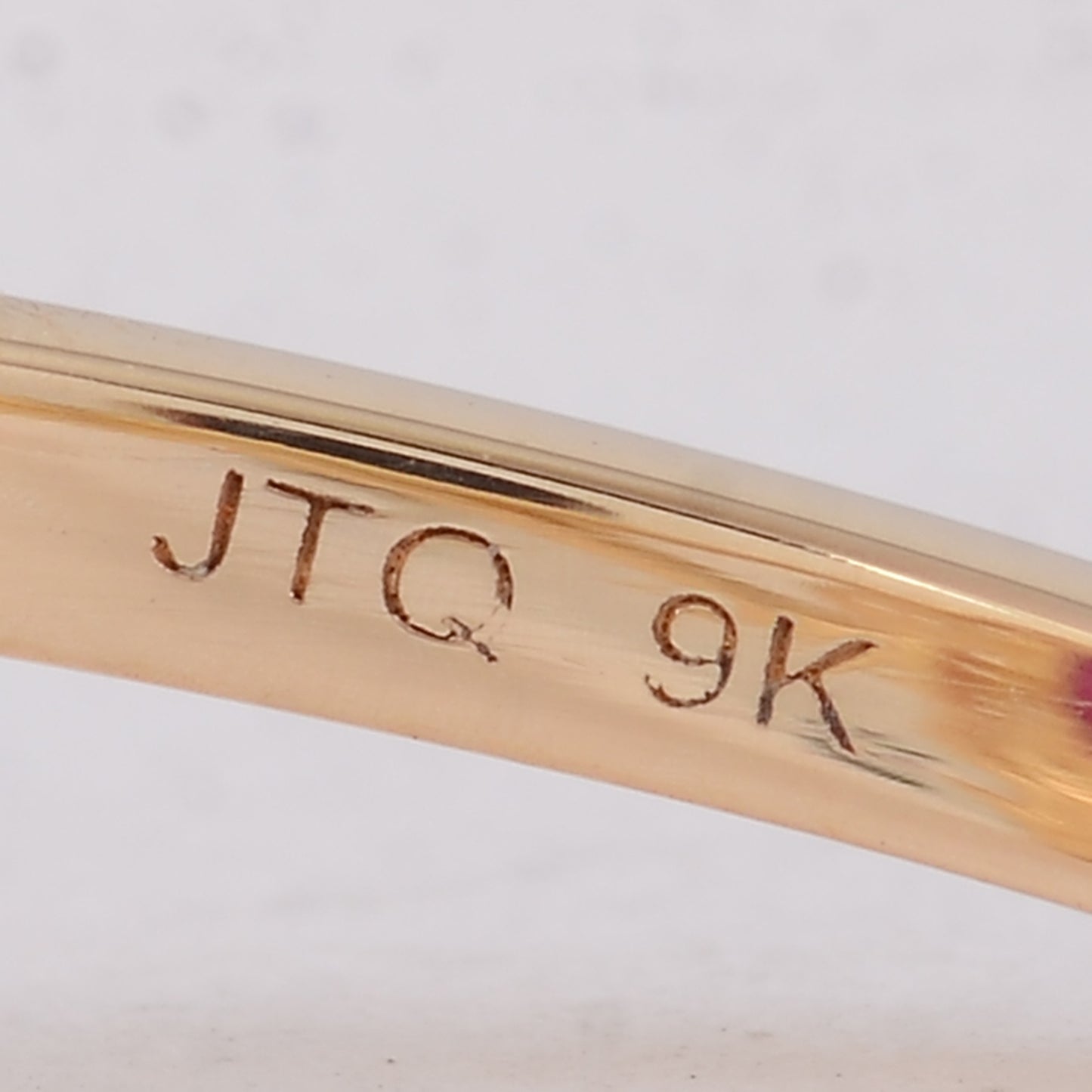 1.37 Ct Oval Ruby 9K Gold Ring