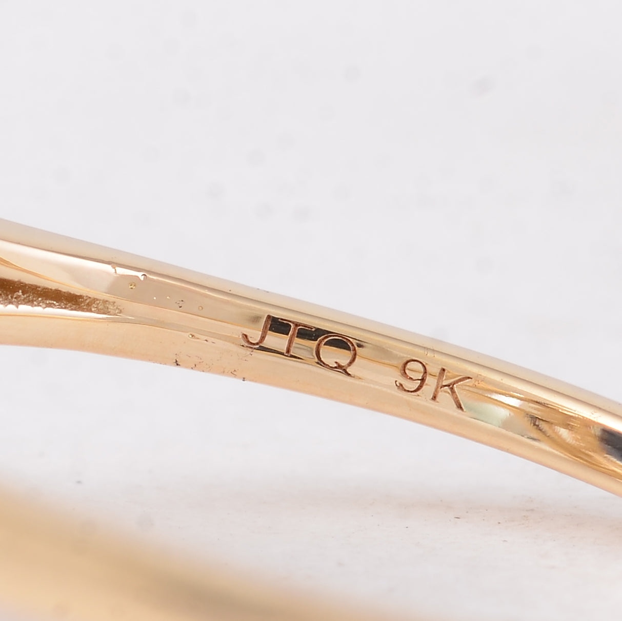 4.10 Ct Oval Blue Sapphire 9K Gold Ring