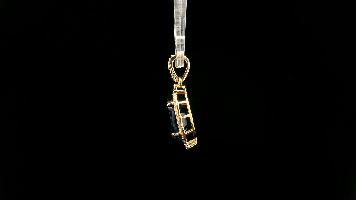 3.42 Ct Oval Natural Sapphire 14K Gold Pendant