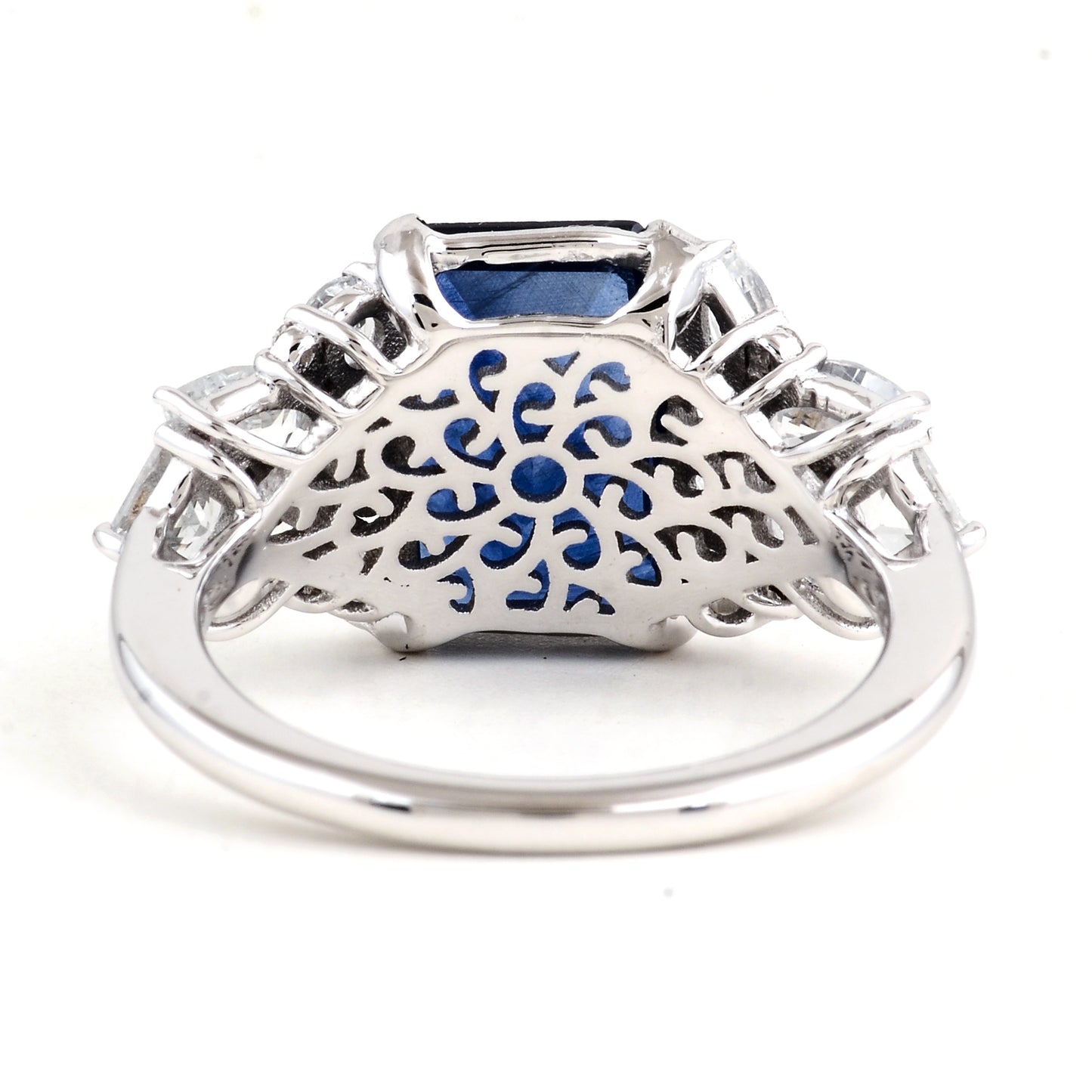 6.52 Carats Sapphire 14K Gold Ring
