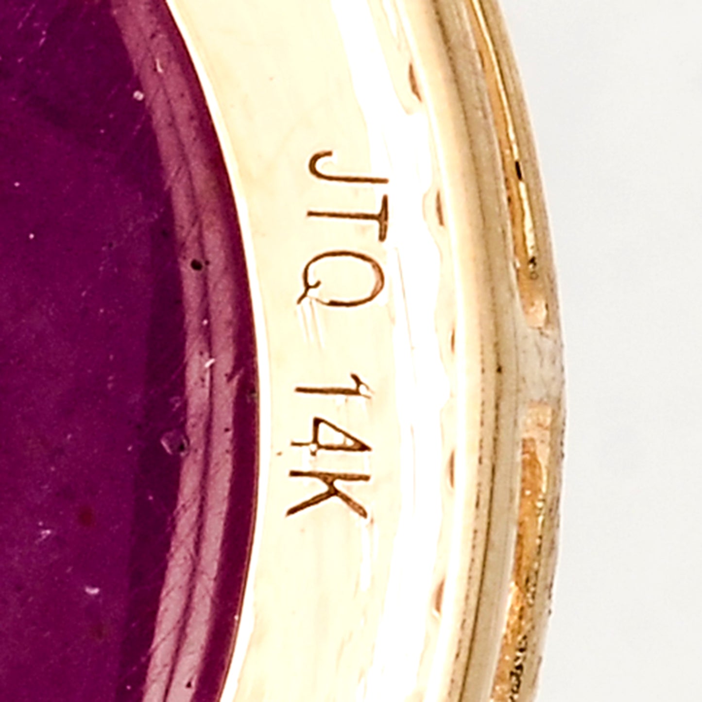 12.74 Ct Oval Cabochon Natural Corundum Ruby 14K Gold Pendant