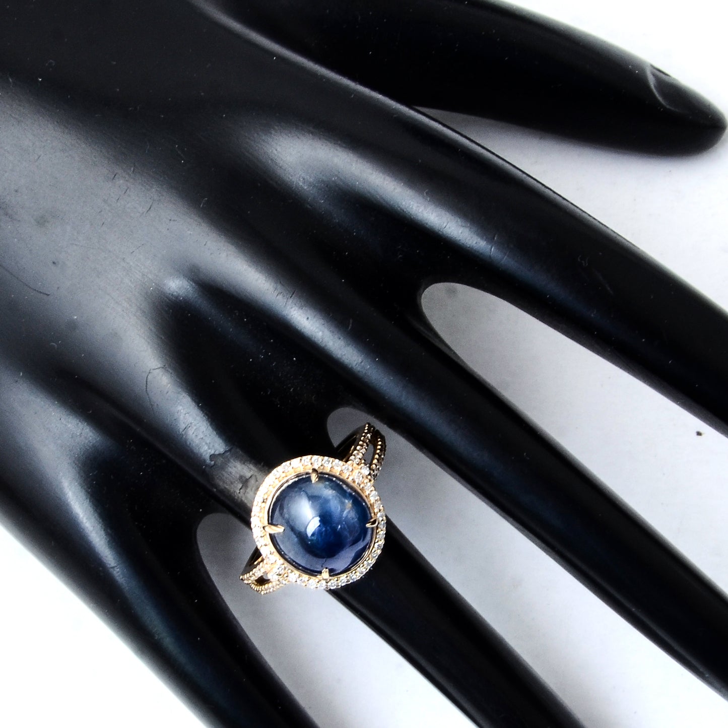 7.12 Ct Oval Cabochon Natural Corundum Sapphire 14K Gold Ring