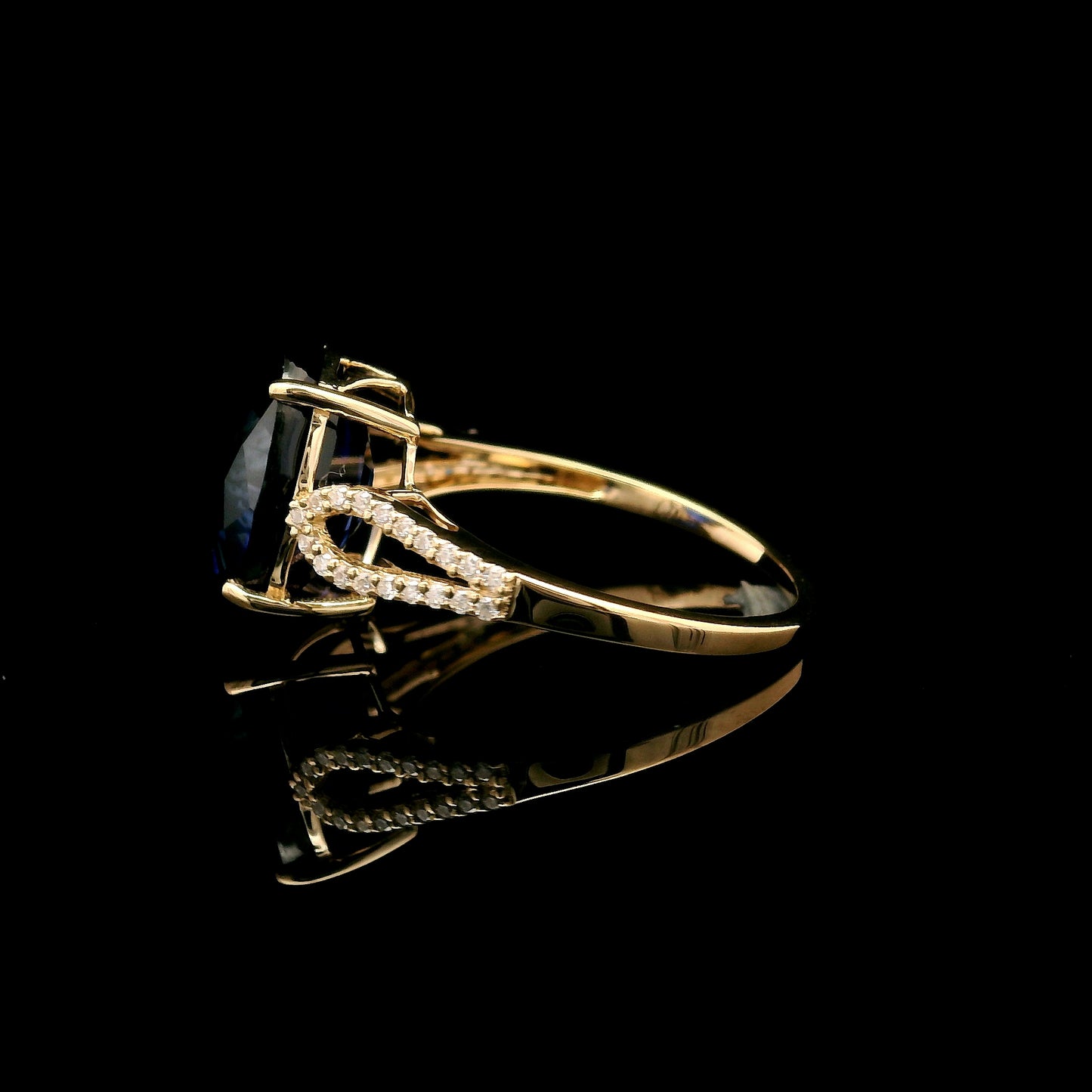 6.22 Ct Oval Mixed Cut Lab Grown Sapphire 14K Gold Ring