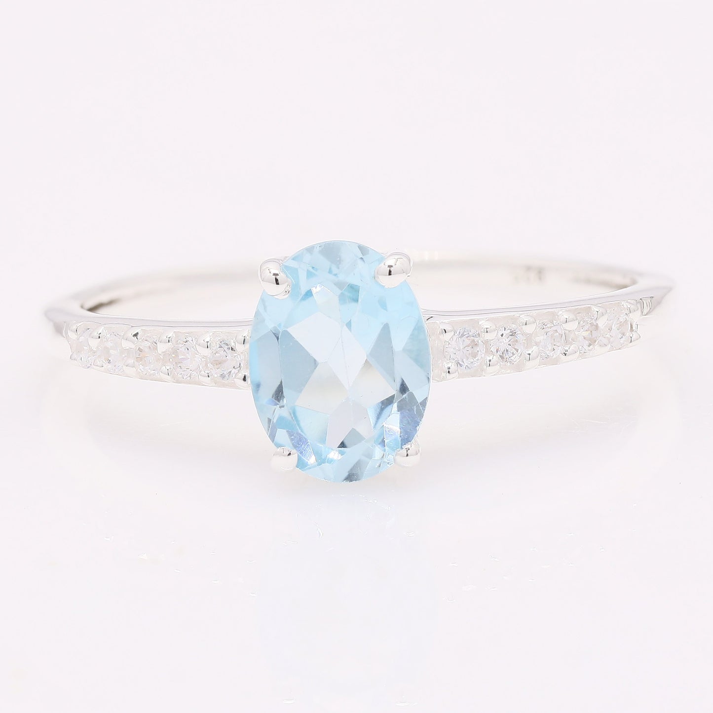 1.49 Ct Oval Blue Topaz 925 Silver Ring