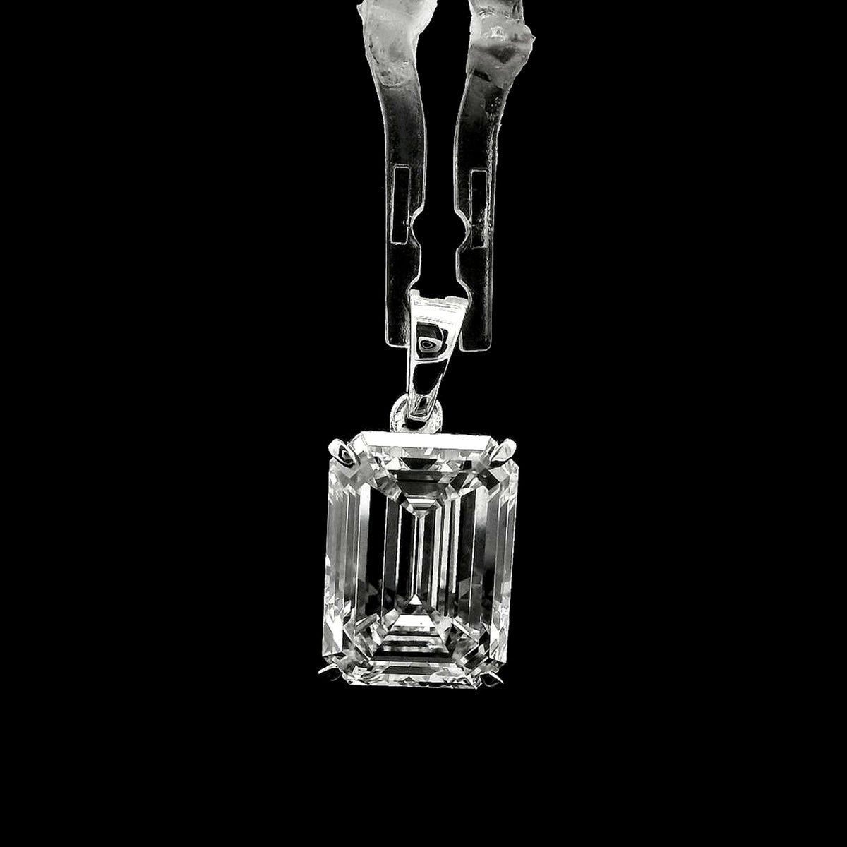 7.05 Carats Lab Grown Diamond 14K Gold Pendant