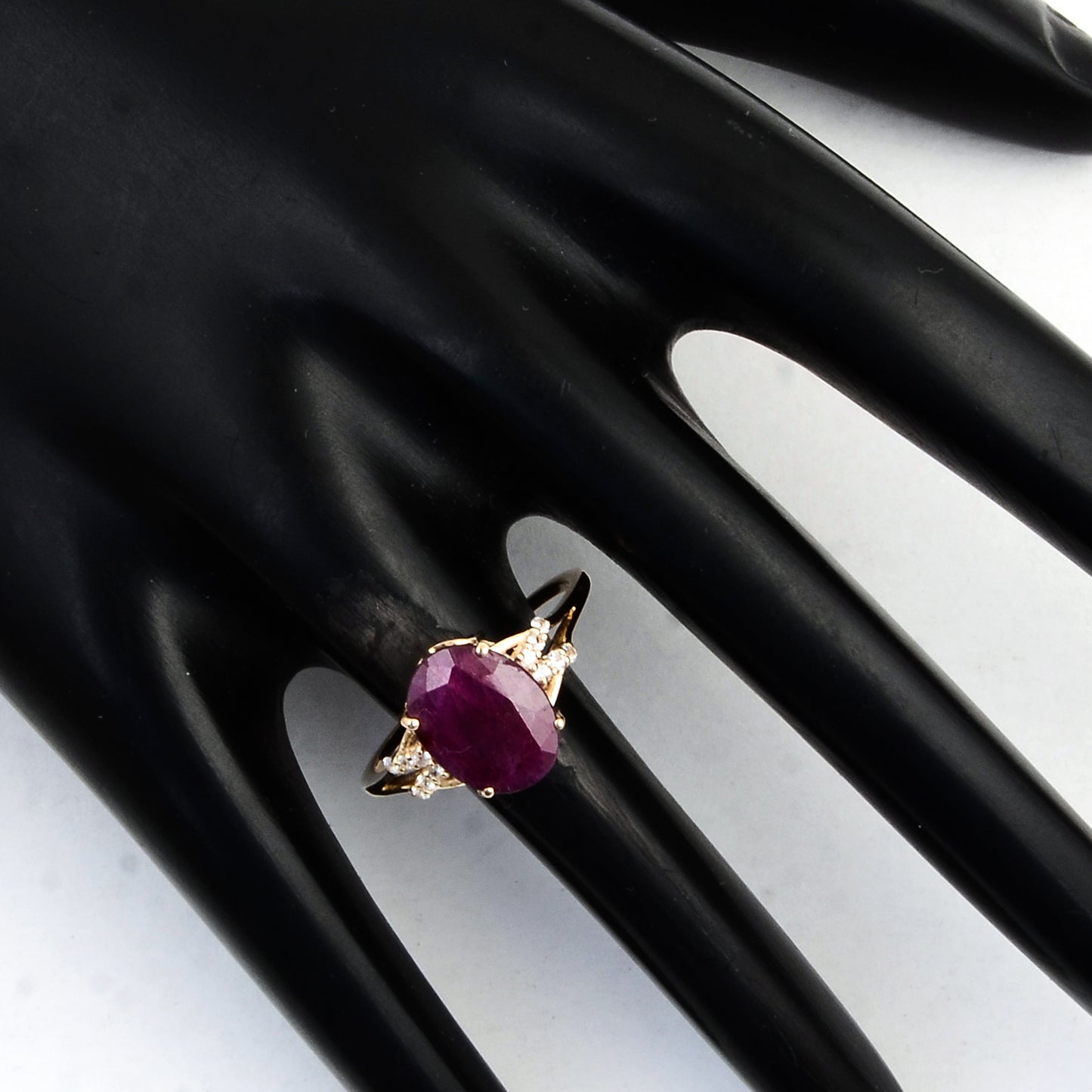 2.80 Ct Oval Ruby 14K Gold Ring