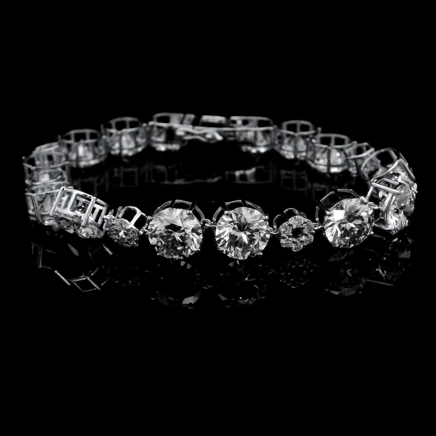 30.39 Ct Round Lab Grown Diamond 14K Gold Bracelet