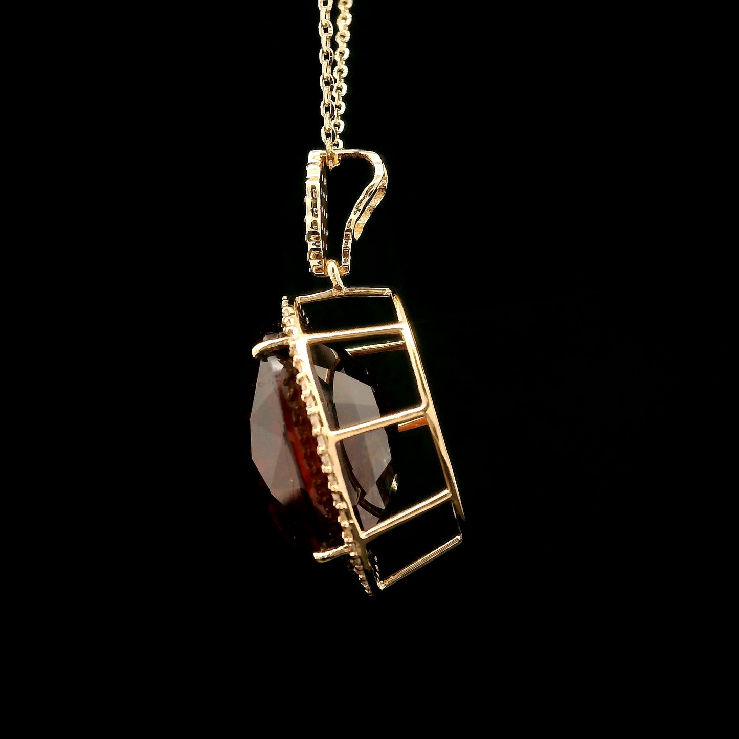 14.59 Ct Oval Hessonite 14K Gold Pendant