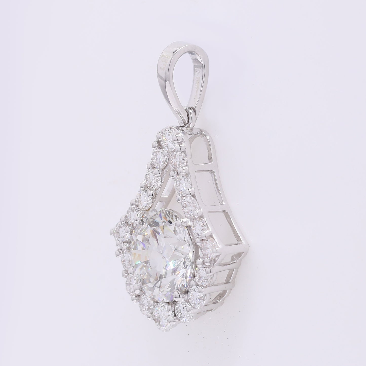 2.04 Carats Lab Grown Diamond 14K Gold Pendant