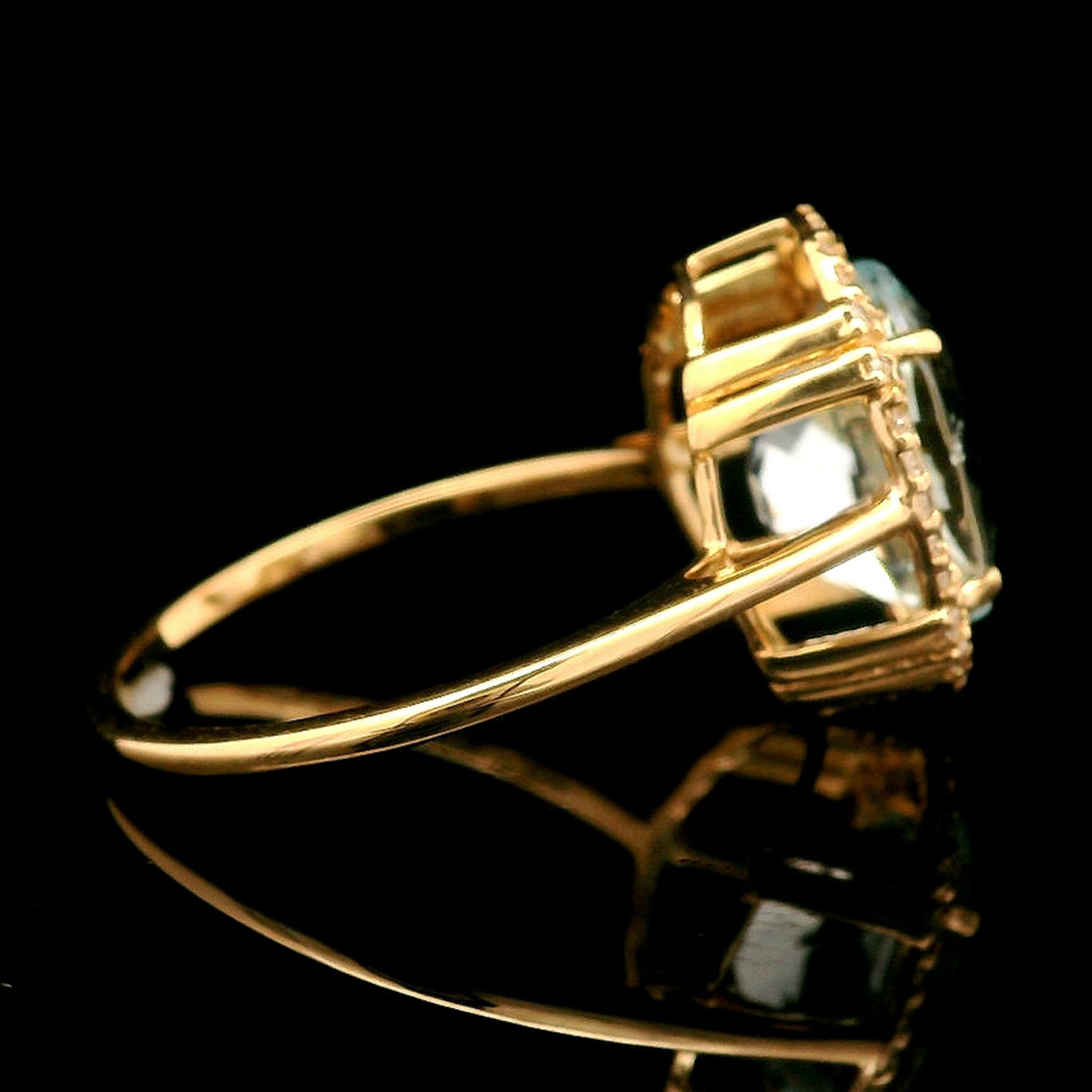 1.39 Ct Oval Natural Aquamarine 14K Gold Ring