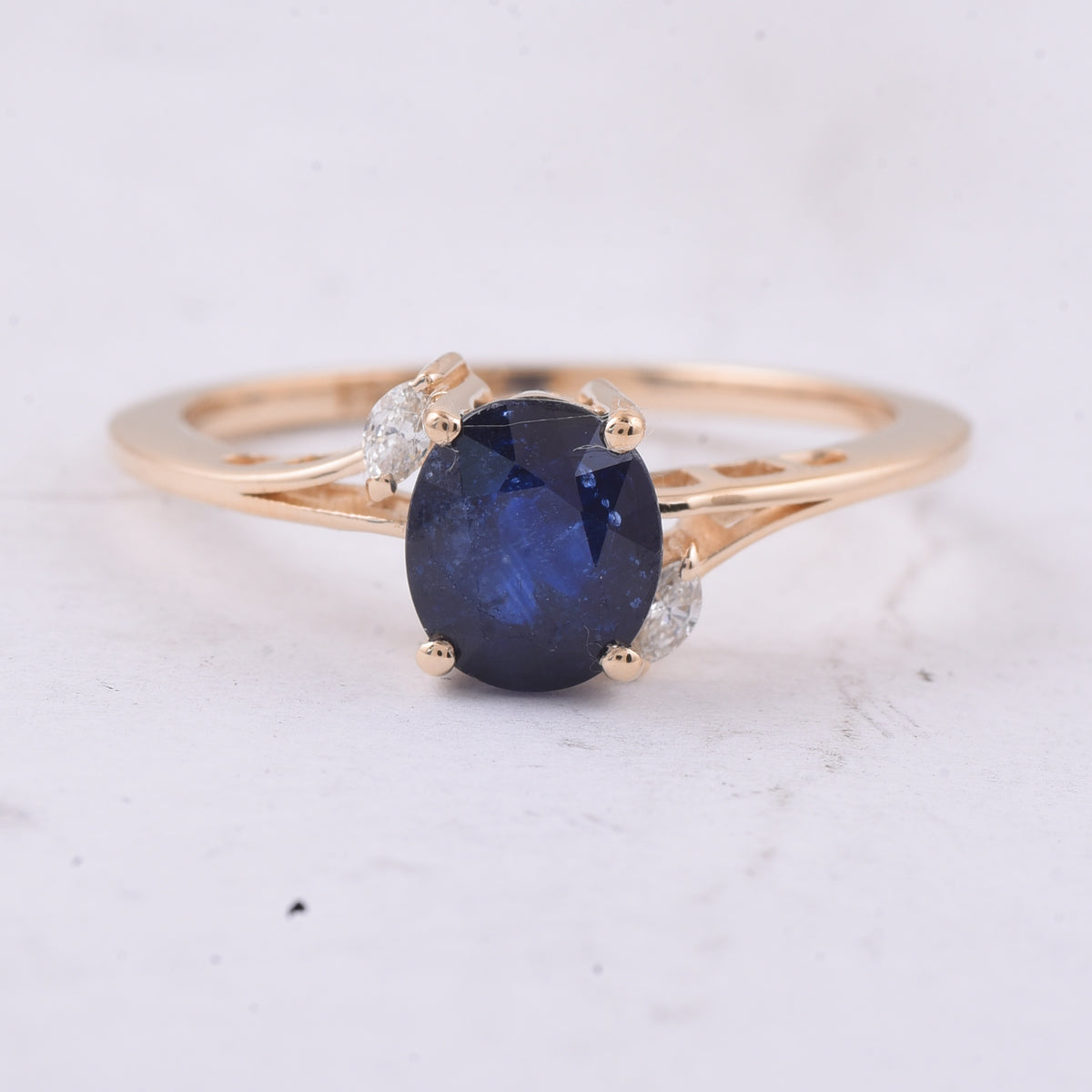1.87 Ct Oval Natural Sapphire 14K Gold Ring