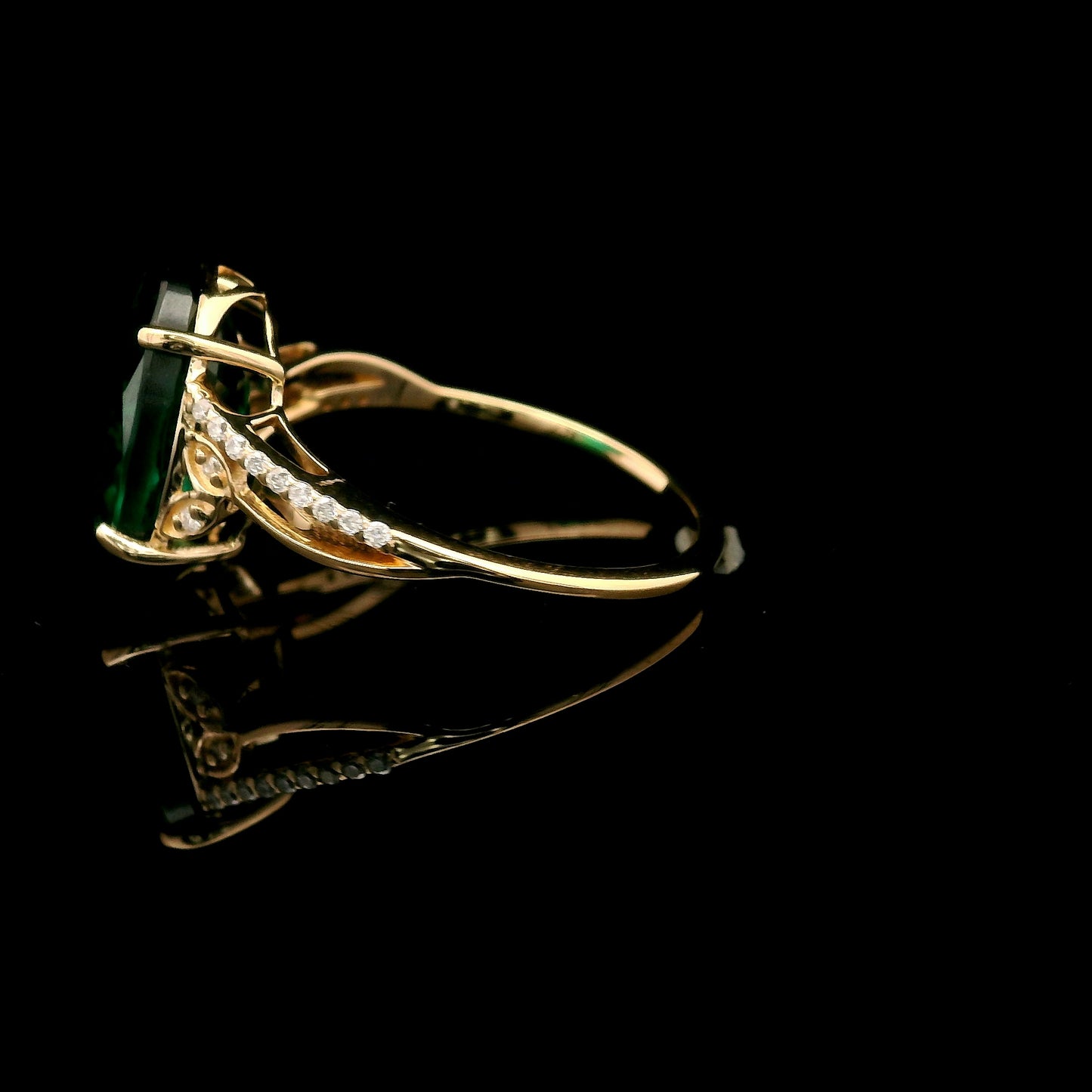 3.26 Ct Oval Mixed Cut Lab Grown Emerald 14K Gold Ring