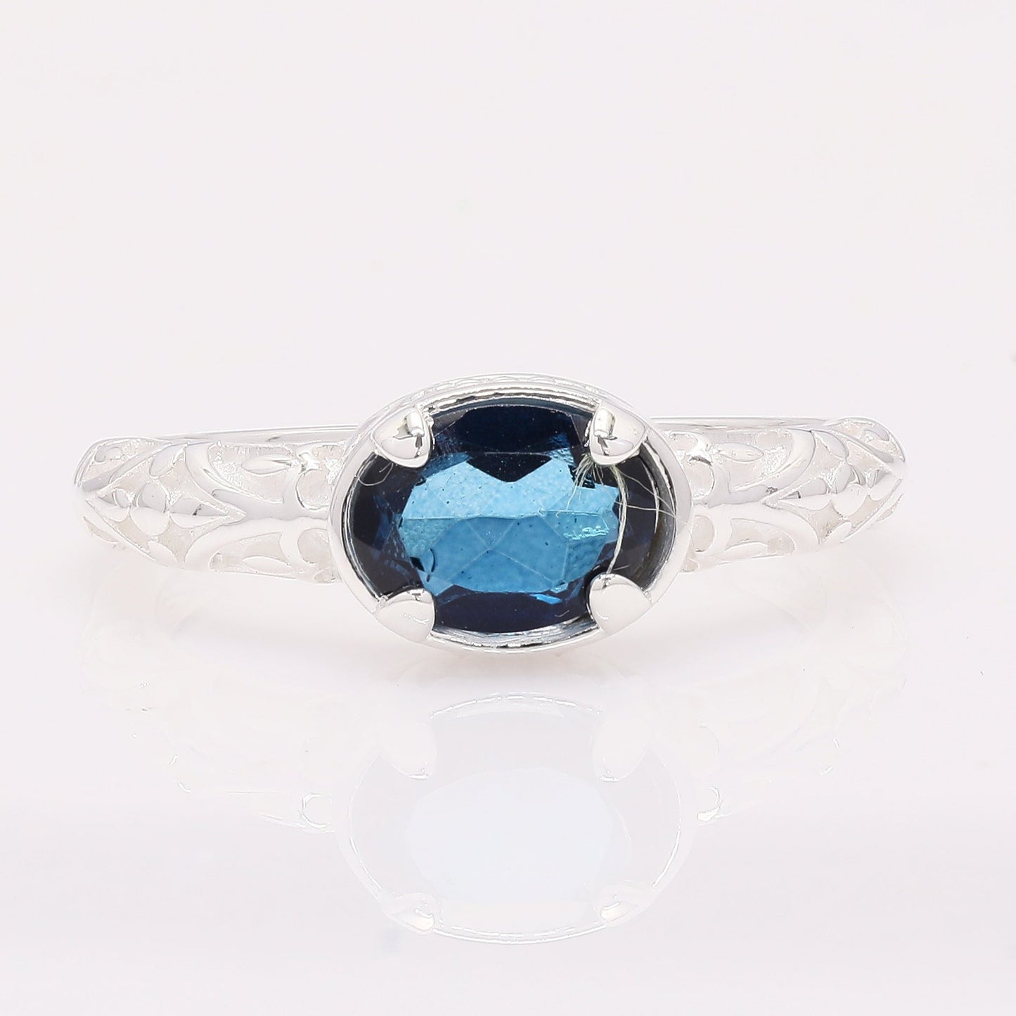 1.43 Ct Oval Lbt Color Topaz 925 Silver Ring