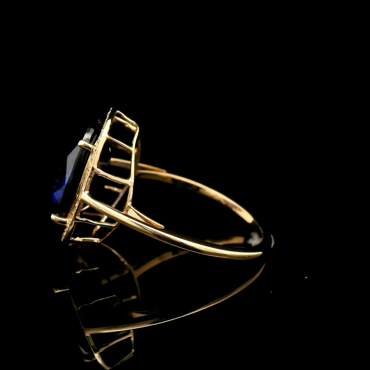 6.58 Ct Oval Mixed Cut Lab Grown Sapphire 14K Gold Ring