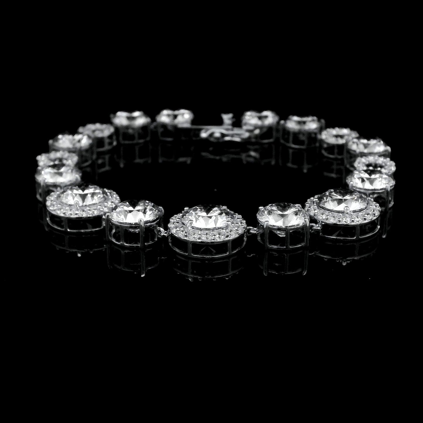 29.68 Carats Lab Grown Diamond 14K Gold Bracelet