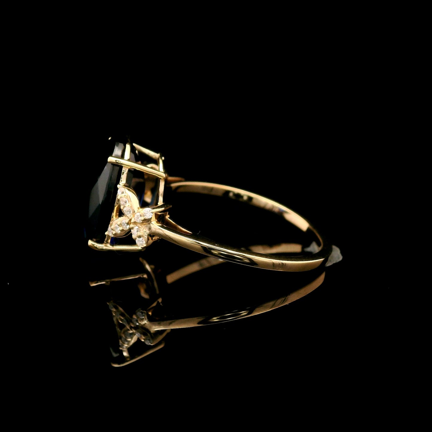 5.21 Ct Oval Mixed Cut Lab Grown Sapphire 14K Gold Ring