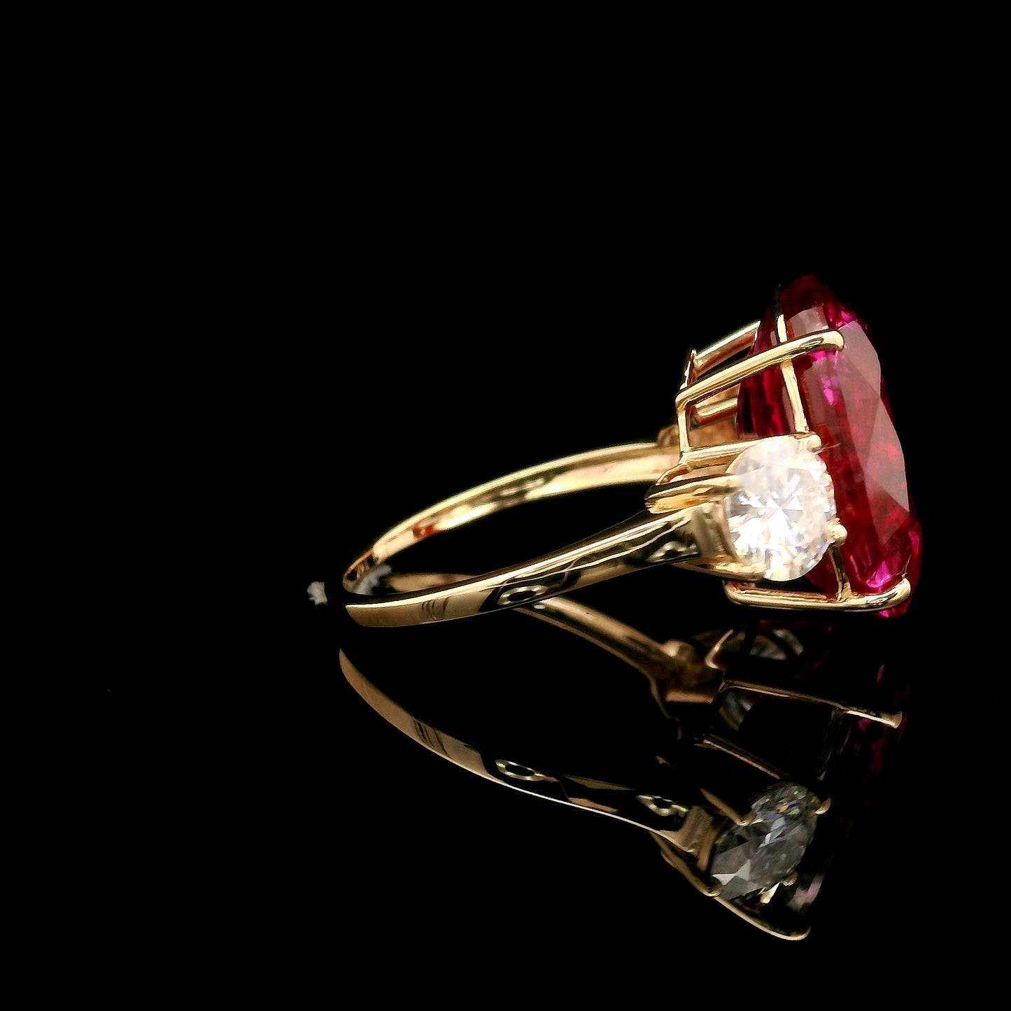 14.45 Ct Oval Mixed Cut Lab Grown Ruby 14K Gold Ring