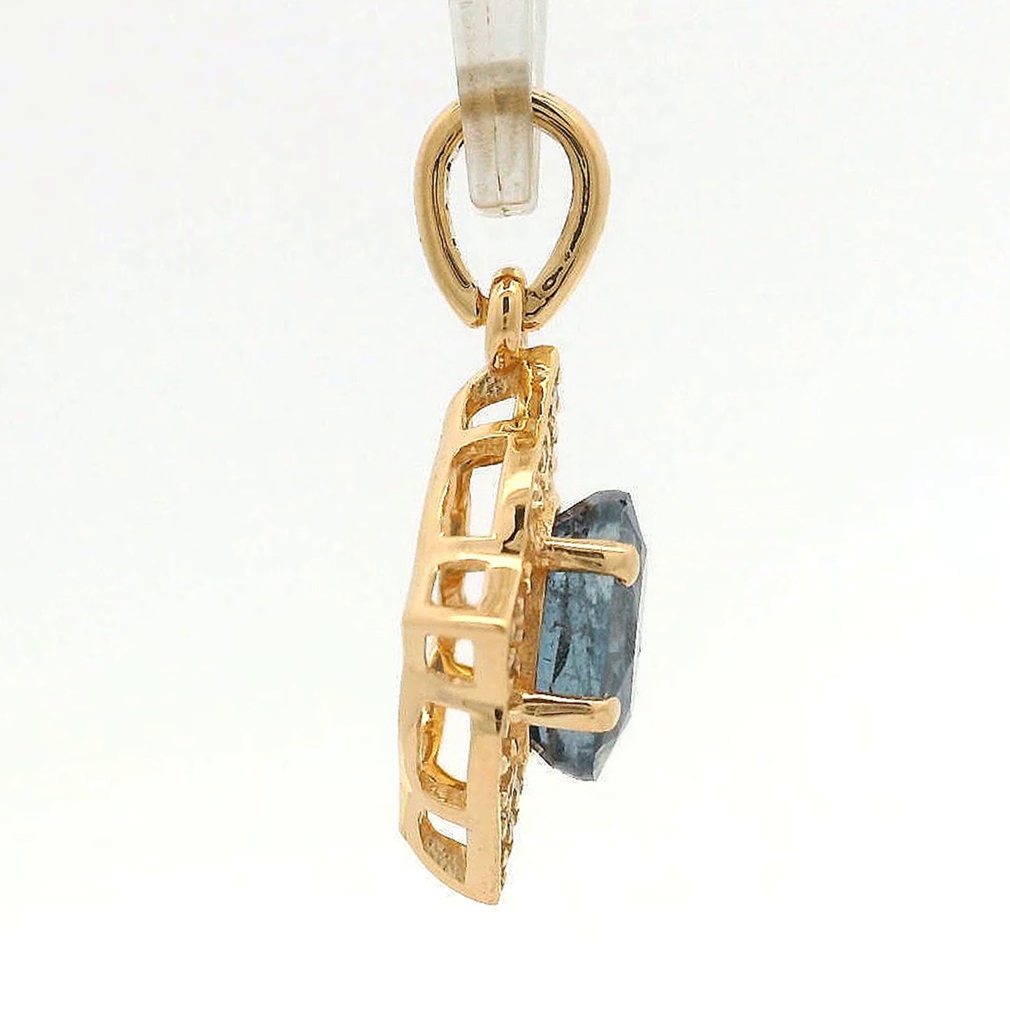 1.35 Ct Oval Sapphire 14K Gold Pendant