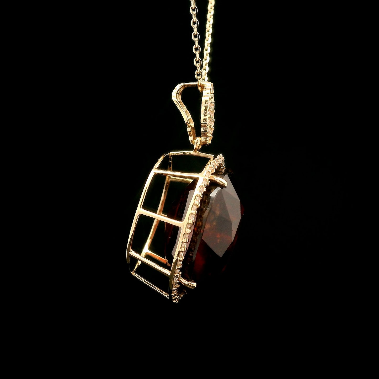 14.59 Ct Oval Hessonite 14K Gold Pendant