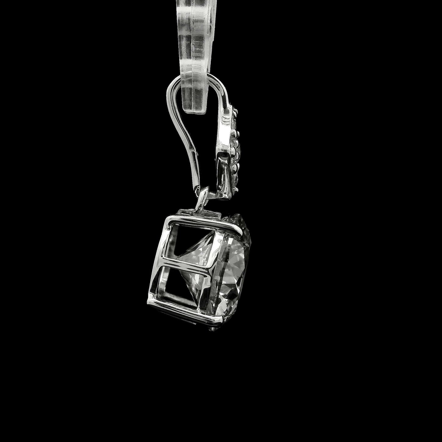 2.19 Carats Lab Grown Diamond 14K Gold Pendant