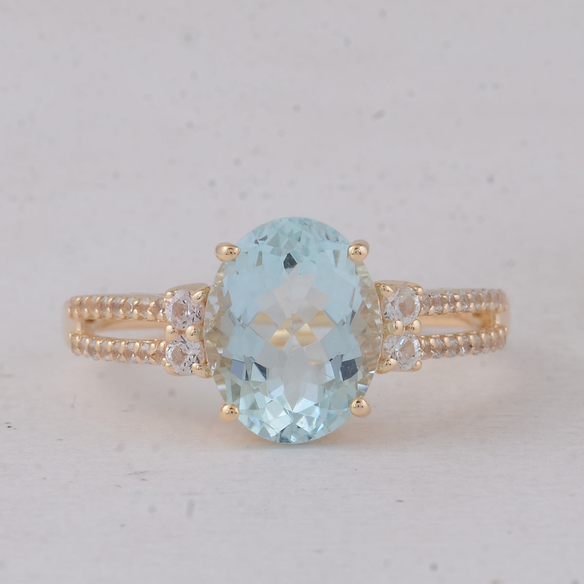 2.38 Ct Oval Aquamarine 9K Gold Ring