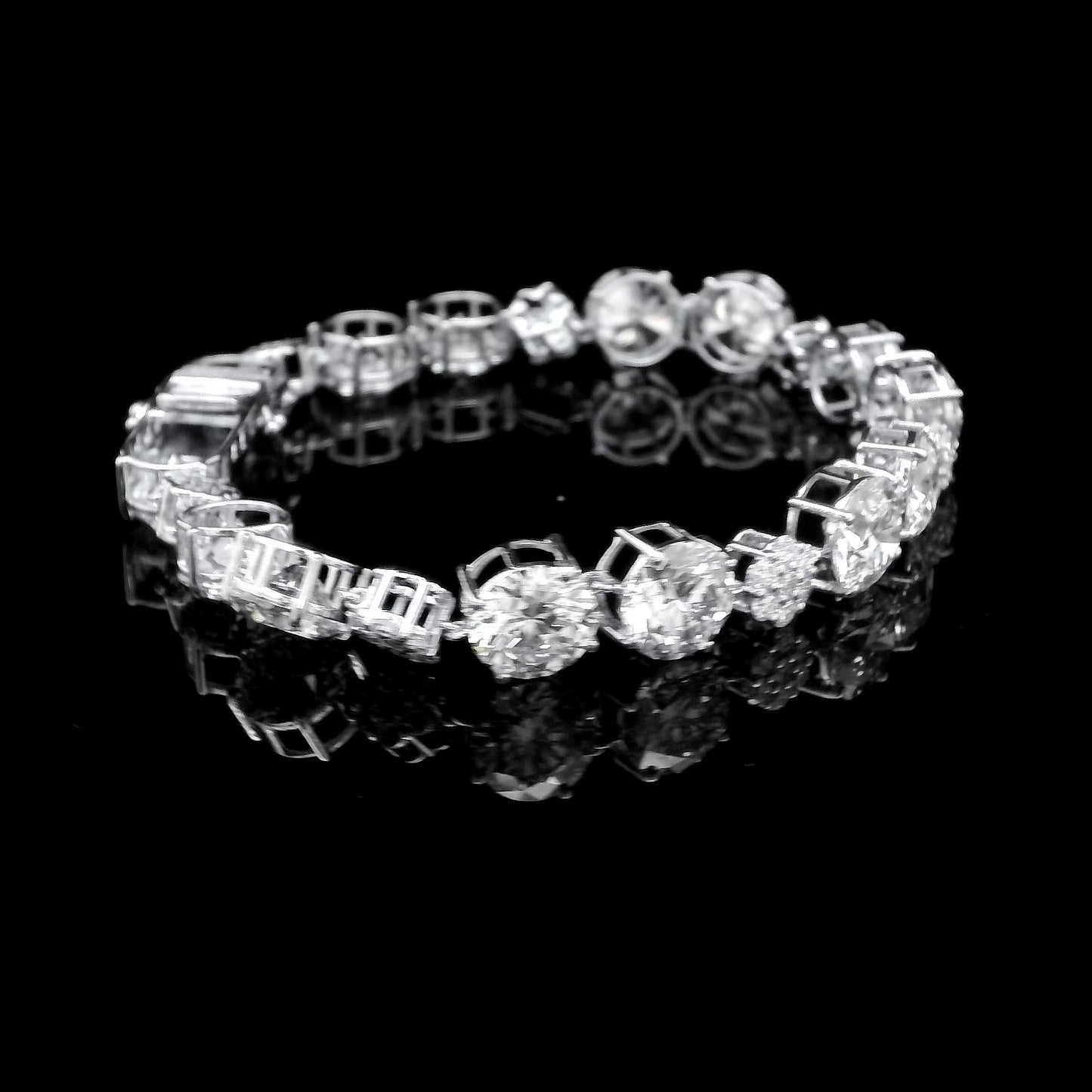 22.48 Ct Round Lab Grown Diamond 14K Gold Bracelet