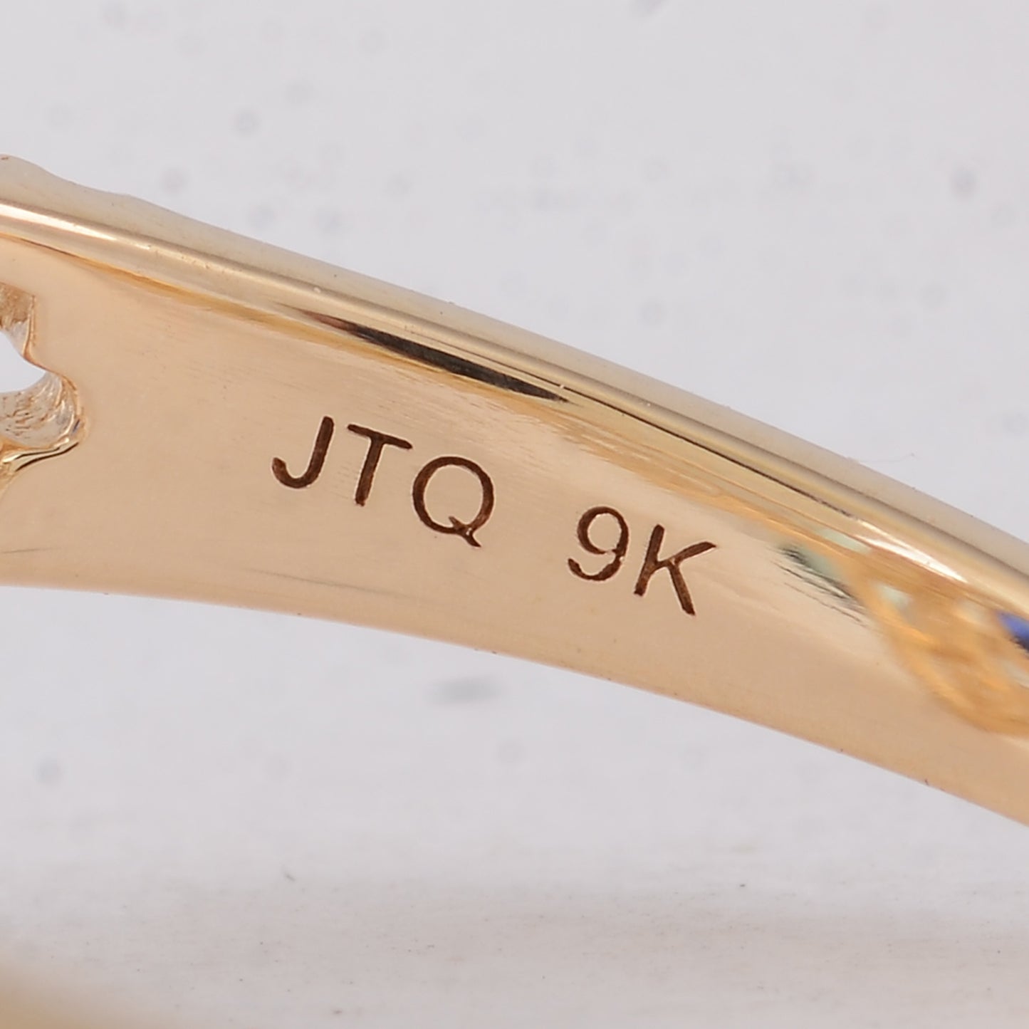 1.42 Ct Oval Sapphire 9K Gold Ring