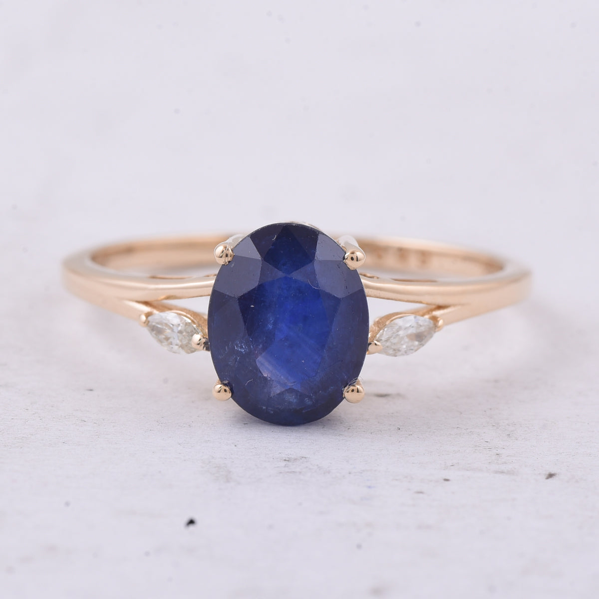 2.39 Ct Oval Natural Sapphire 14K Gold Ring