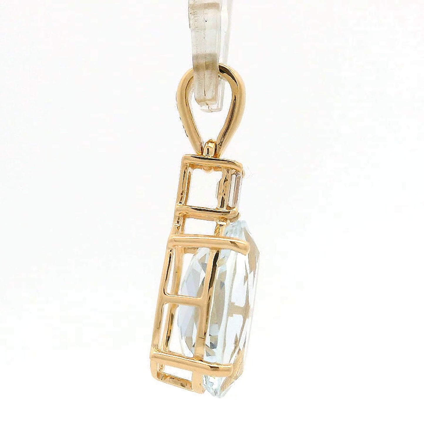 2.78 Ct Oval Aquamarine 14K Gold Pendant