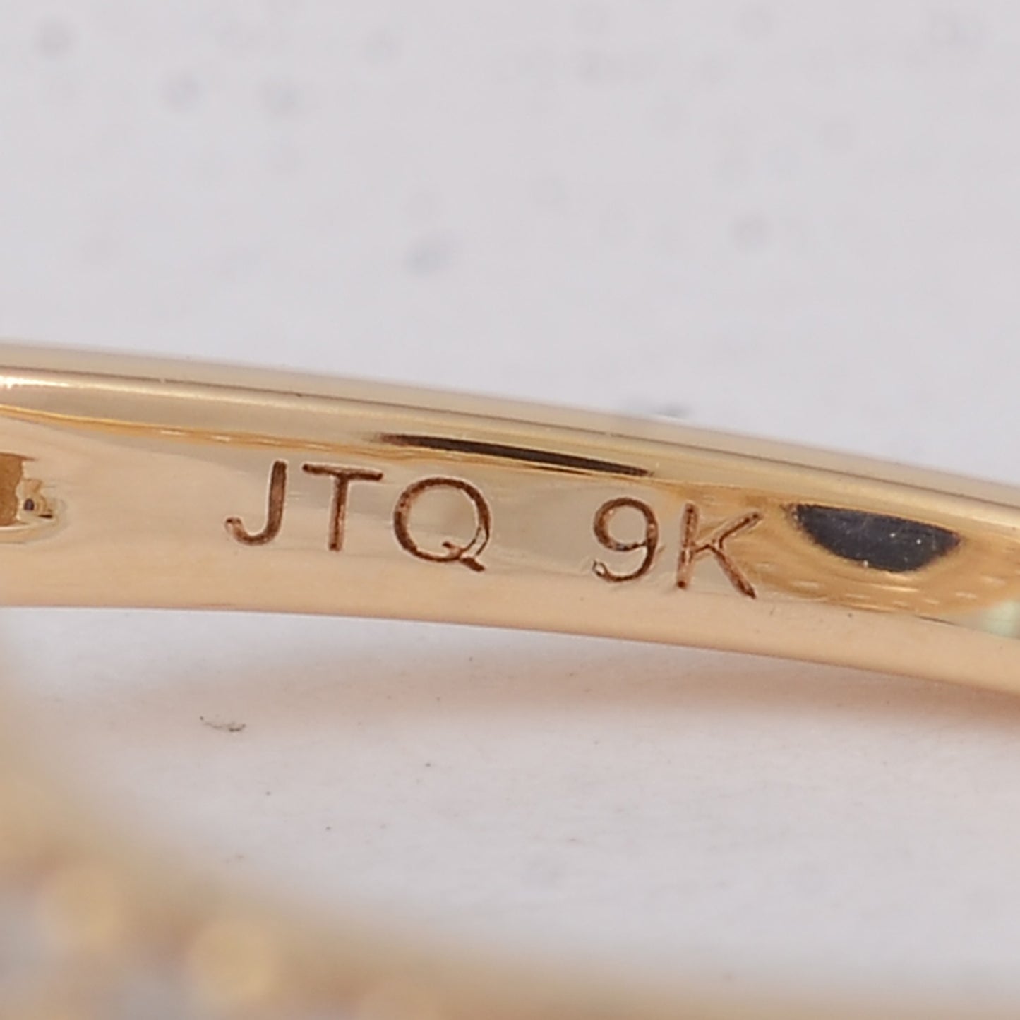 1.63 Ct Oval Sapphire 9K Gold Ring