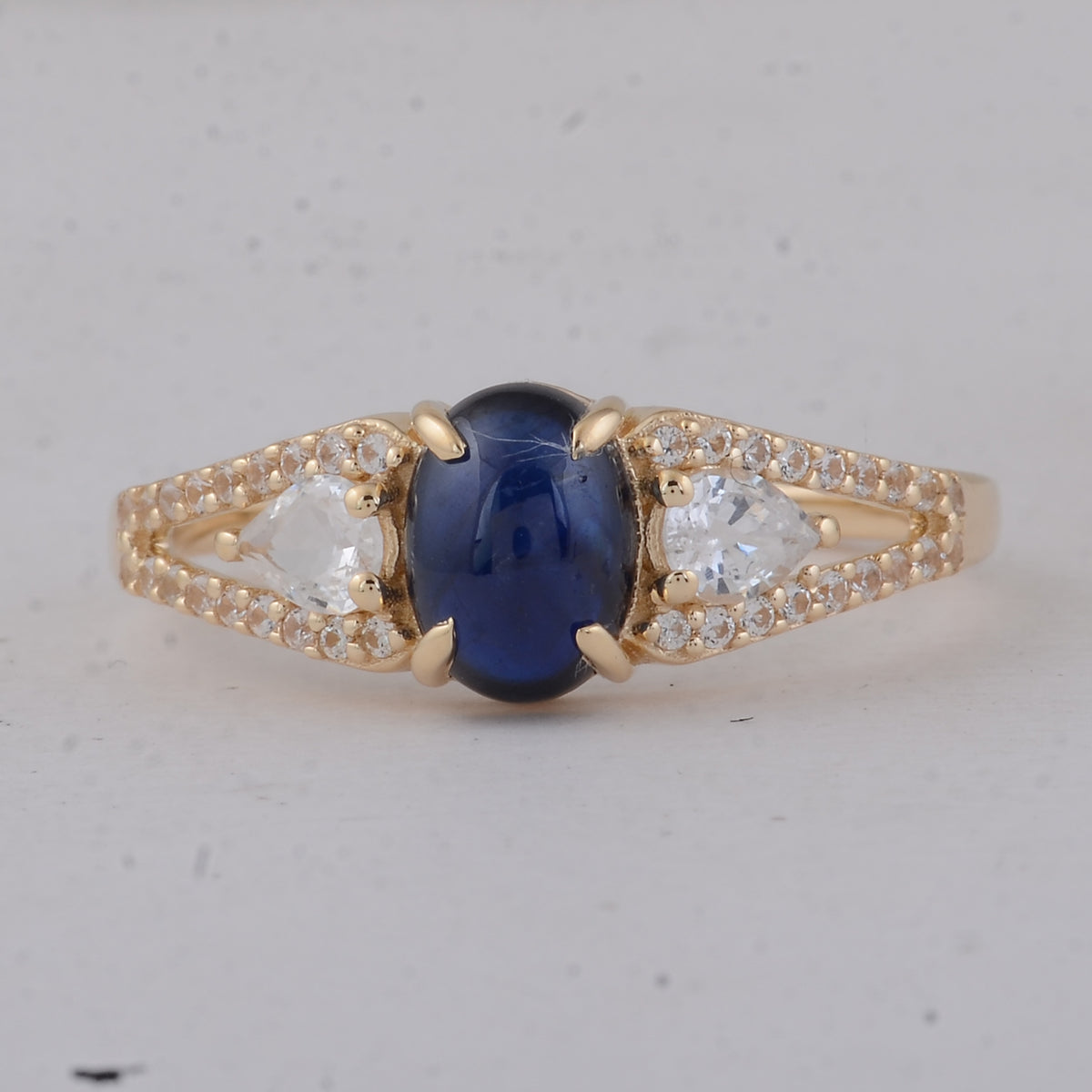 1.75 Ct Oval Sapphire 9K Gold Ring