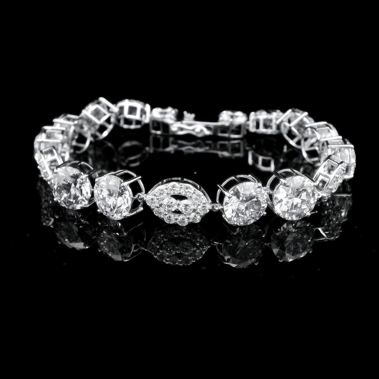 27.08 Ct Round Lab Grown Diamond 14K Gold Bracelet