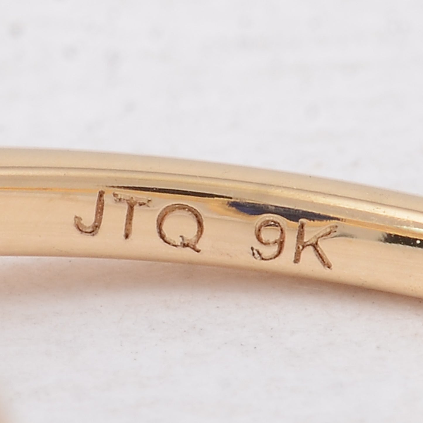 2.75 Ct Oval Sapphire 9K Gold Ring