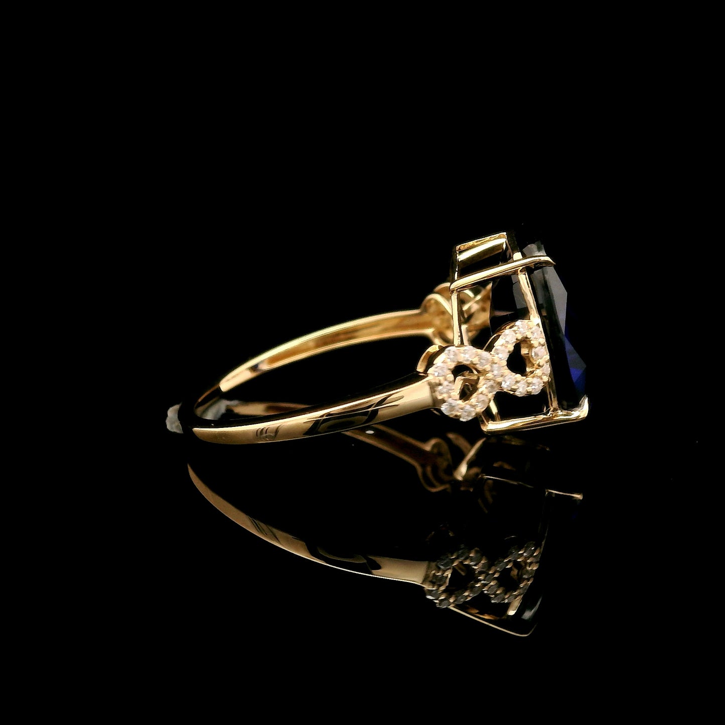 5.97 Ct Oval Mixed Cut Lab Grown Sapphire 14K Gold Ring
