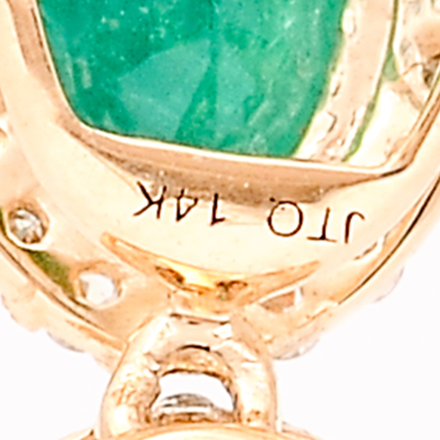 1.07 Ct Oval Mixed Cut Natural Emerald 14K Gold Pendant