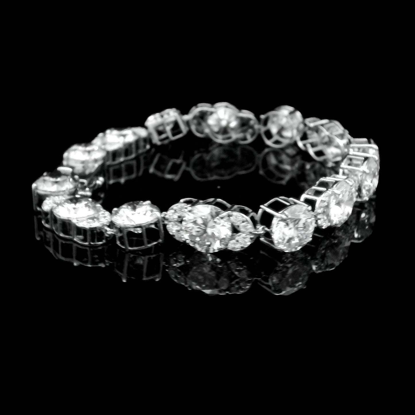 28.05 Ct Round Lab Grown Diamond 14K Gold Bracelet